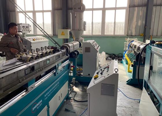O HDPE PP de 160-450mm molha a máquina plástica da extrusora do único parafuso do abastecimento de gás