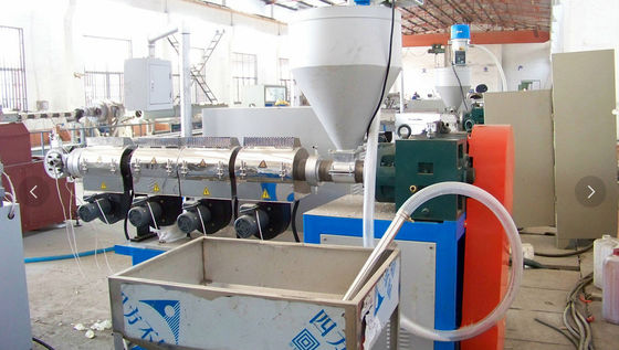 Máquina reforçada trançada da mangueira flexível da máquina da tubulação da fibra macia plástica do jardim do PVC