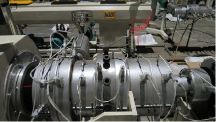 Linha de produção plástica da tubulação do HDPE triplo do PE da camada PPR para a mangueira do gás da energia da fonte de água da irrigação