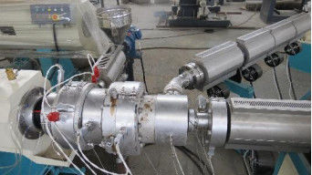 Três camadas Co expulsaram linha eficiência elevada da extrusão da tubulação do HDPE