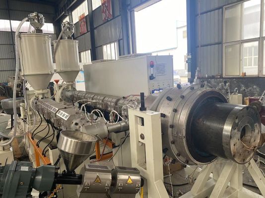 Linha da extrusão da tubulação do HDPE da fonte de água da co-extrusão do HDPE da Três-camada que faz a máquina