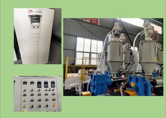 Fãs do ar que refrigeram a tubulação da canalização de 20mm PPR que faz a máquina