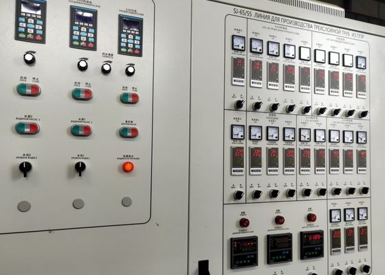 Fãs do ar que refrigeram a tubulação da canalização de 20mm PPR que faz a máquina