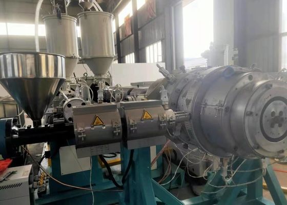 PE que plastifica linha ondulada da extrusão da tubulação para a fonte de água