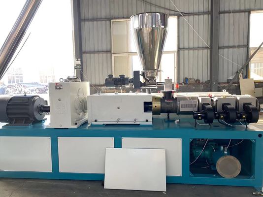 Linha plástica máquina gêmea 250kg/Hr cônico da extrusão da tubulação do PVC da extrusora de parafuso